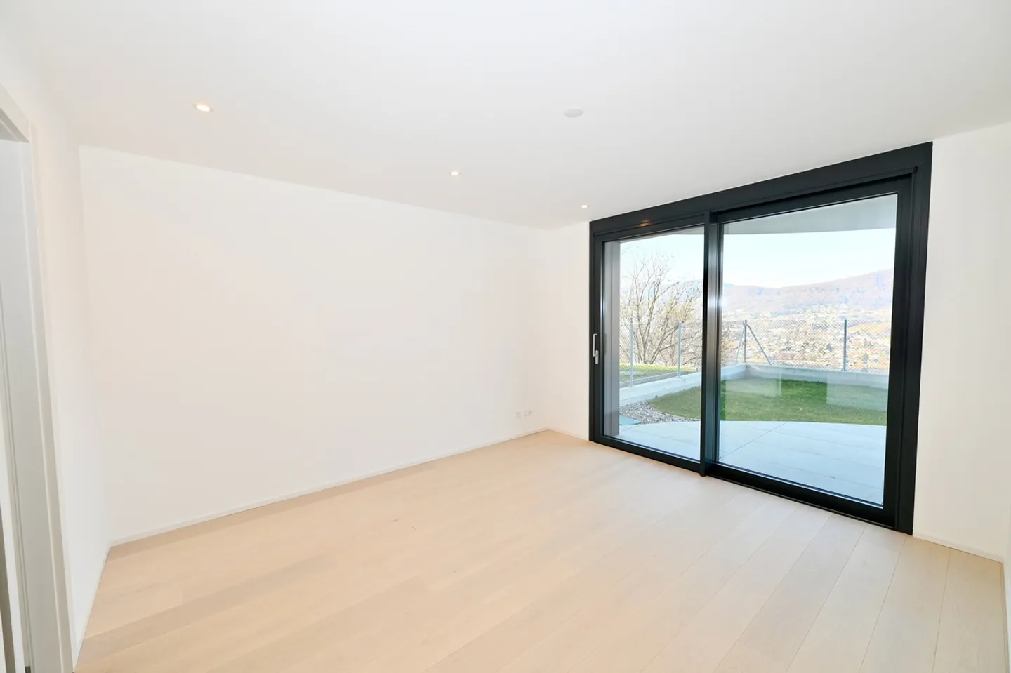 Primary Residence - Apartment with Garden and Lake View - Photo 12 of 17