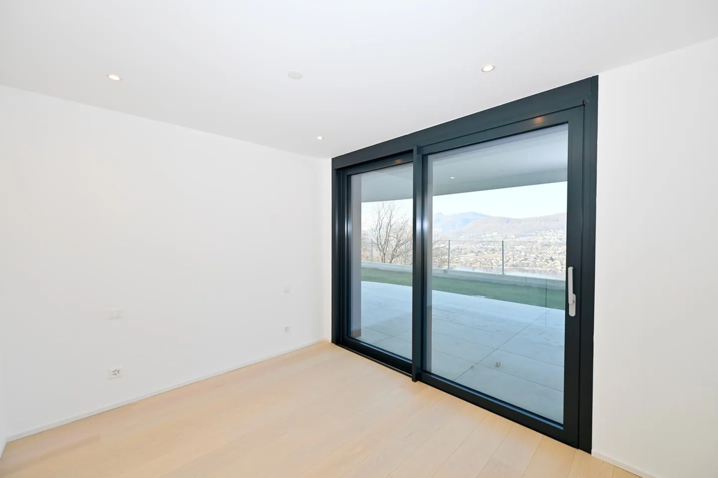 Primary Residence - Apartment with Garden and Lake View - Photo 13 of 17