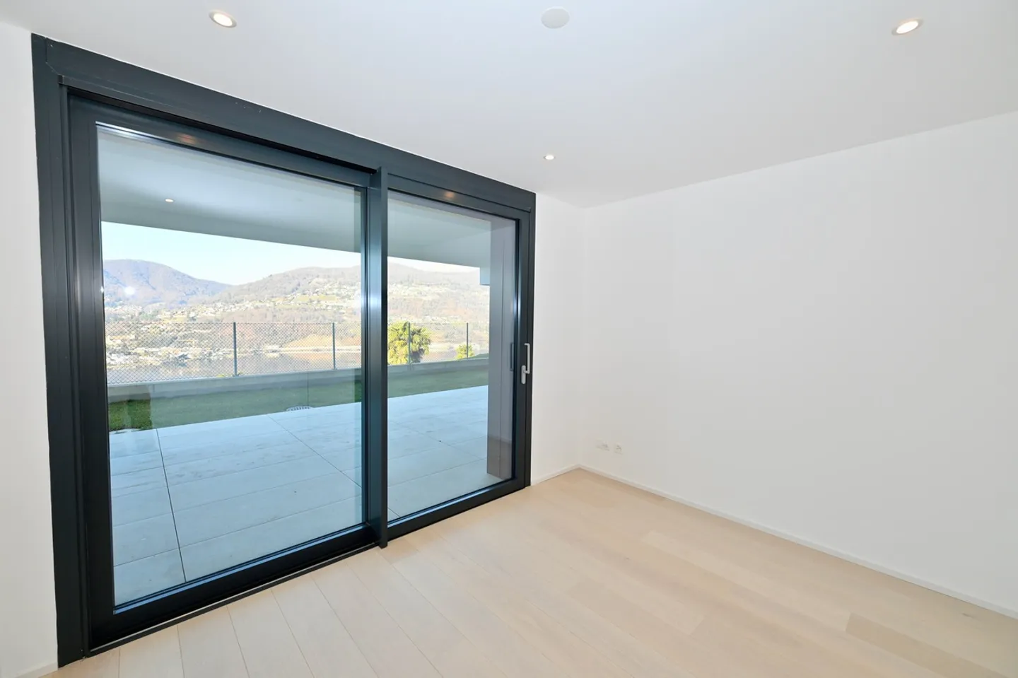 Primary Residence - Apartment with Garden and Lake View - Photo 14 of 17