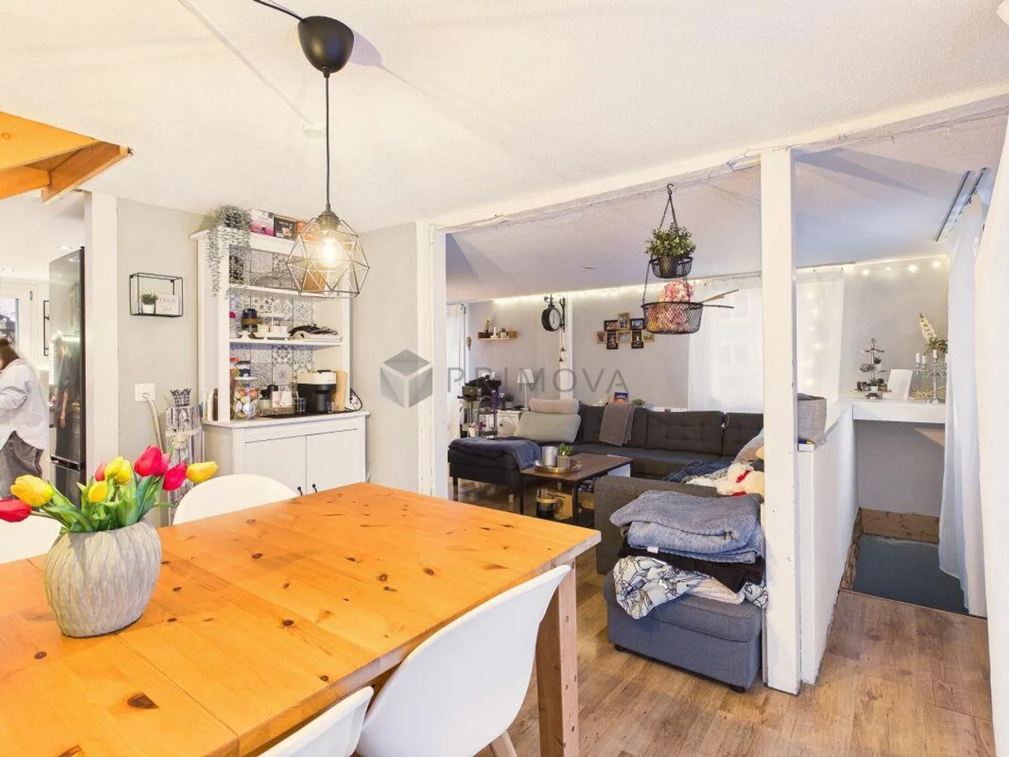 Maison individuelle confortable à un prix raisonnable avec une grande terrasse directement au bord de la rivière et pourtant très centrale ! - Photo 3 sur 13