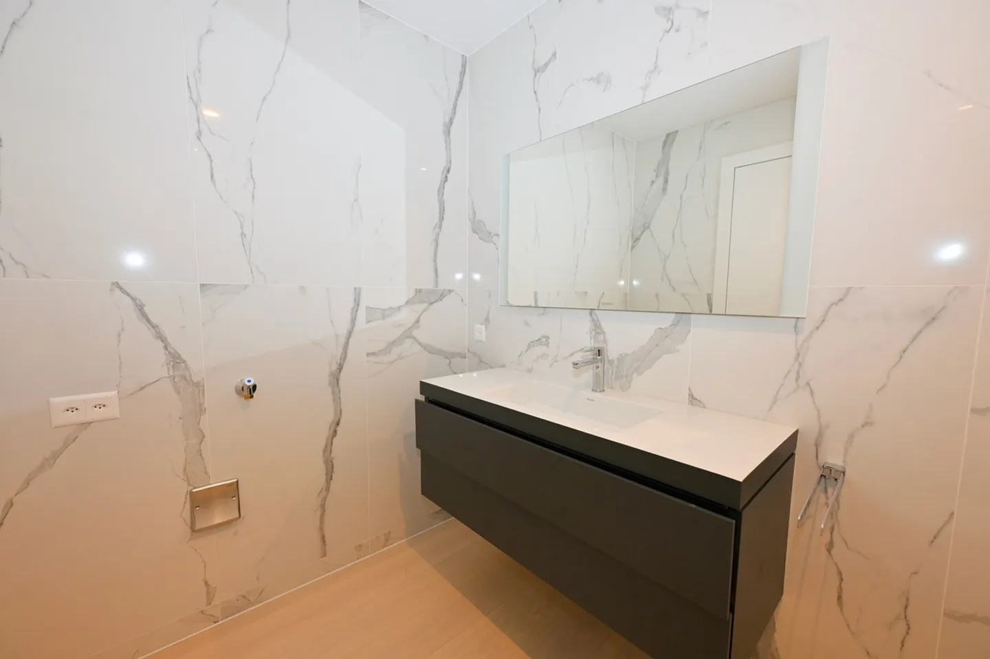 Primary Residence - Apartment with Garden and Lake View - Photo 16 of 17