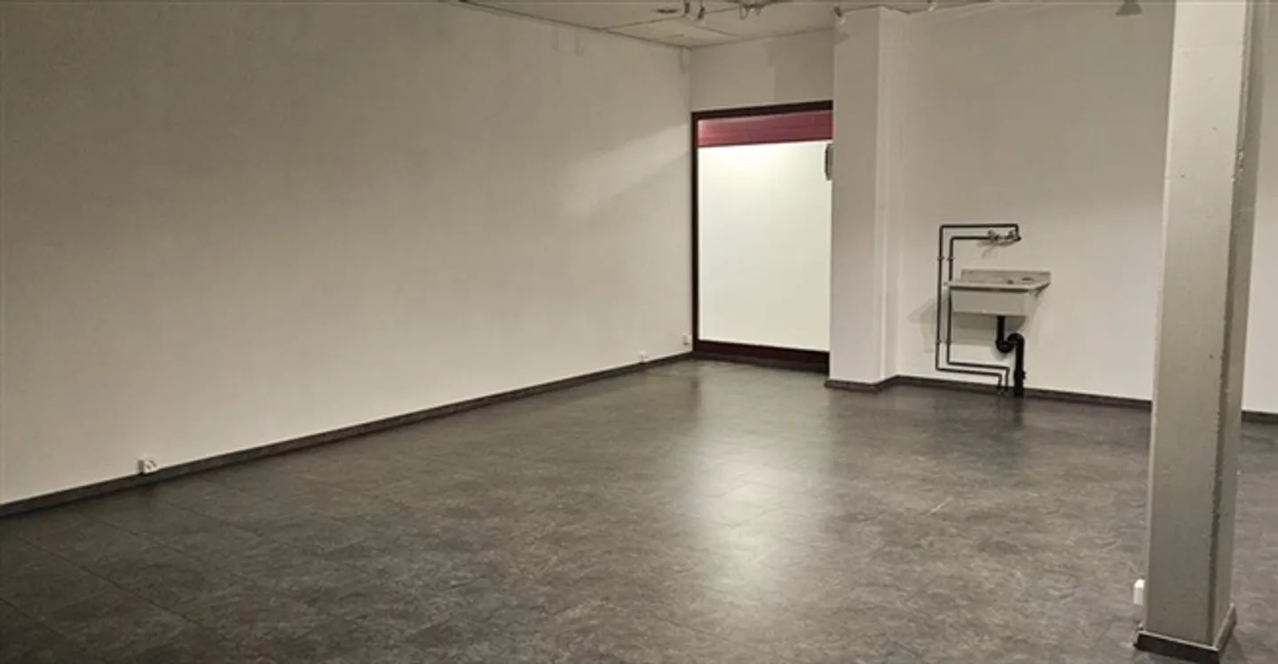 Commerce - Photo 1 of 12