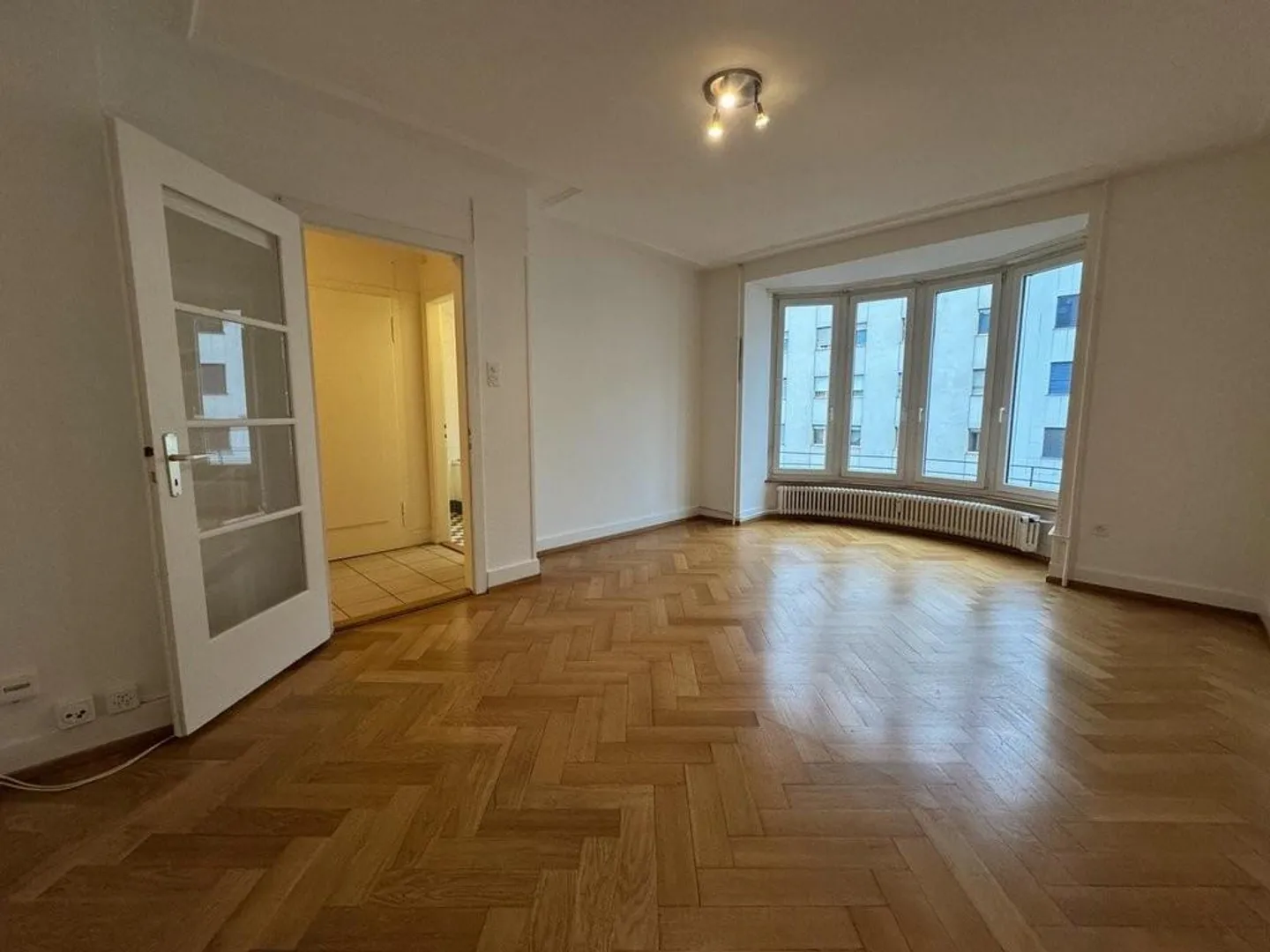 Appartement lumineux de 2,5 pièces avec balcon au Wasgenring - Photo 4 sur 7