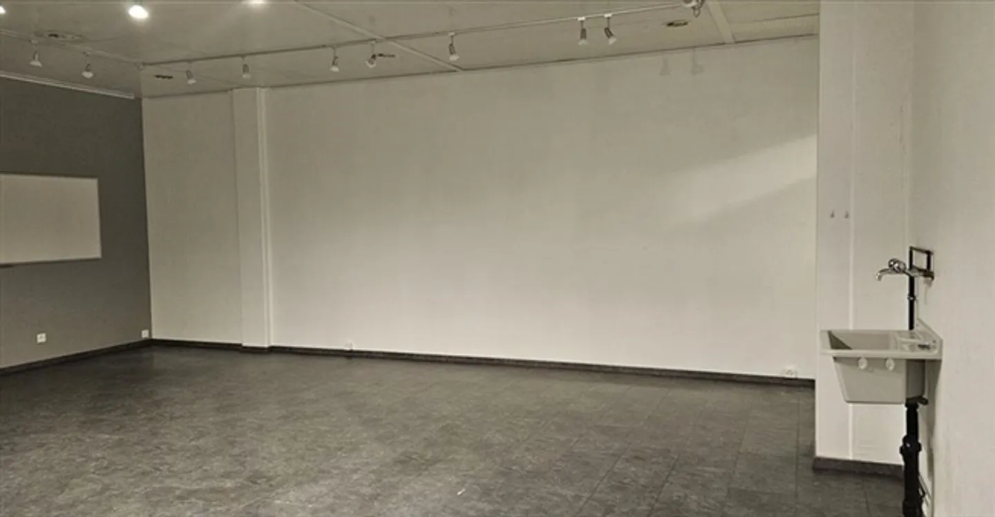 Commerce - Photo 2 of 12