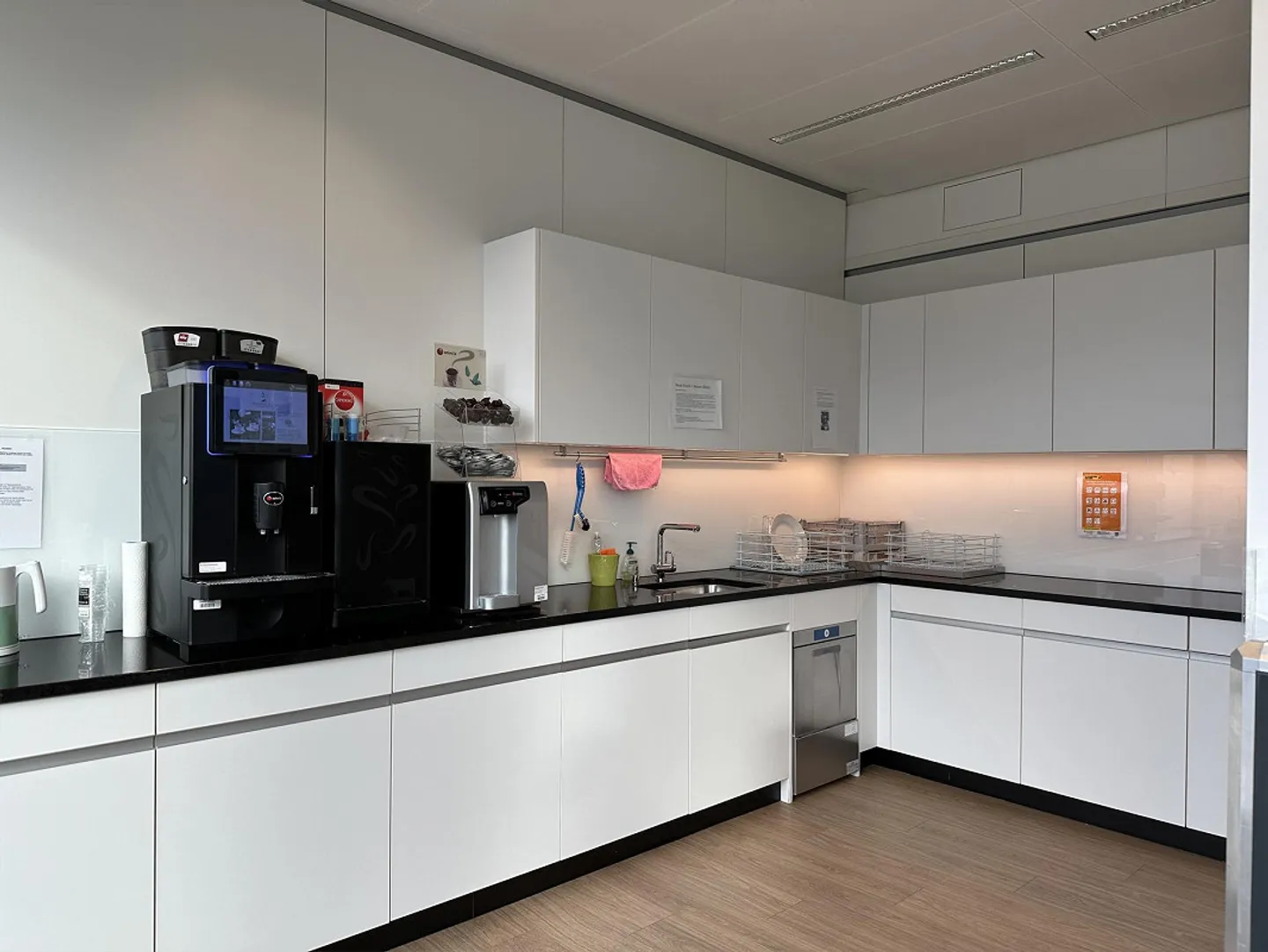 Bureau moderne, agrandi et meublé - Photo 2 sur 7