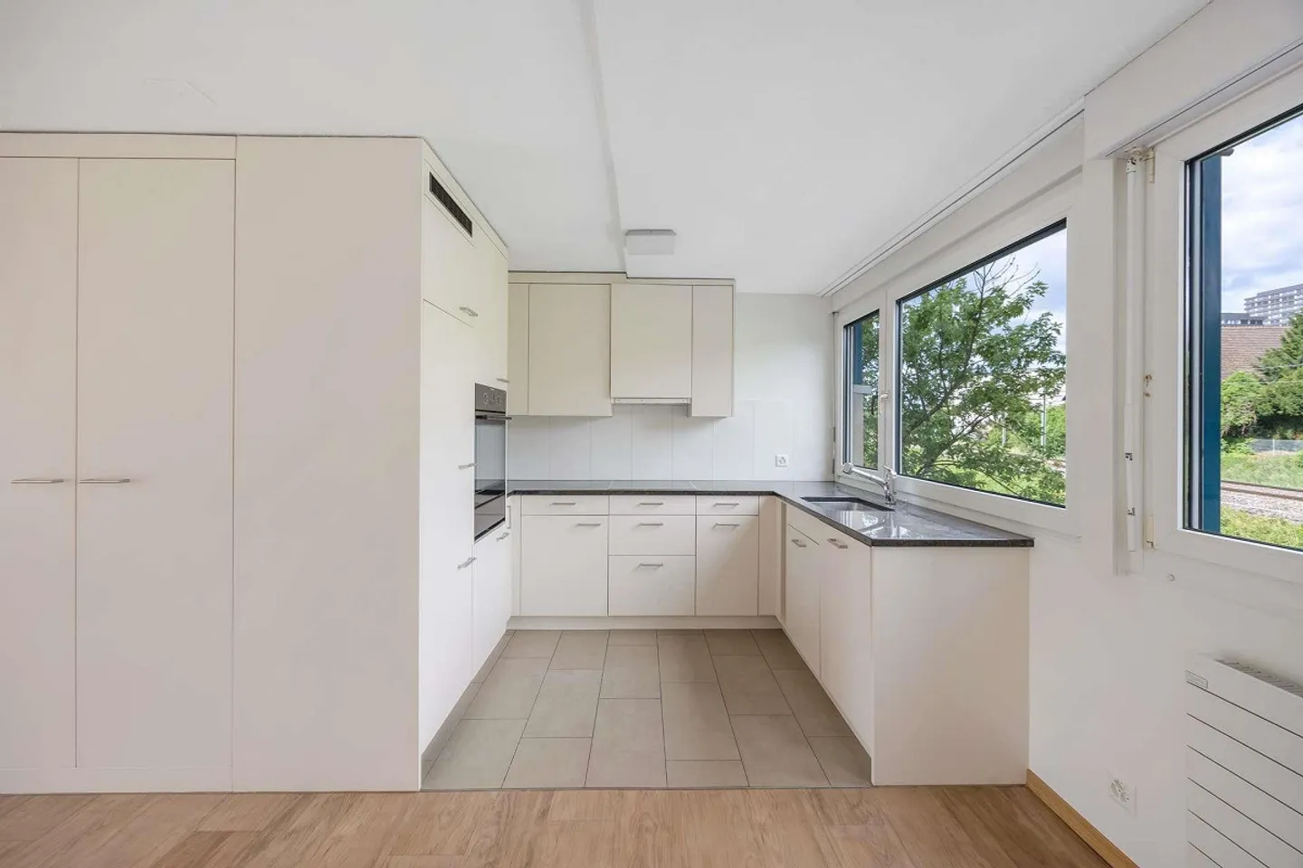 Central 4.5-room apartment with panoramic view - Photo 4 of 13