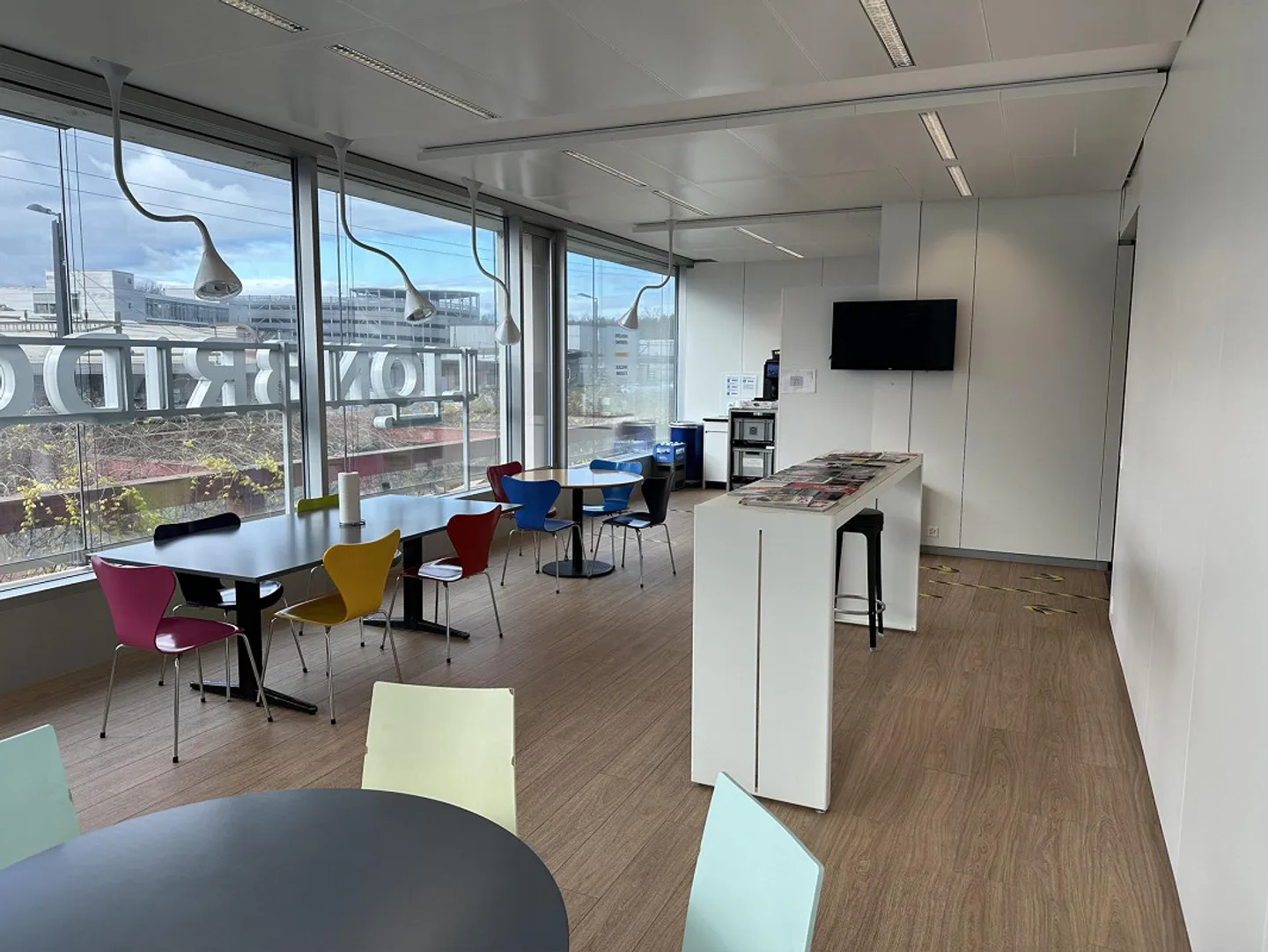 Bureau moderne, agrandi et meublé - Photo 3 sur 7