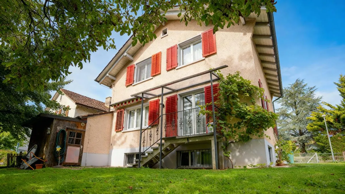 Maison individuelle de 5,5 pièces avec grand jardin à Weinfelden - Photo 1 sur 5