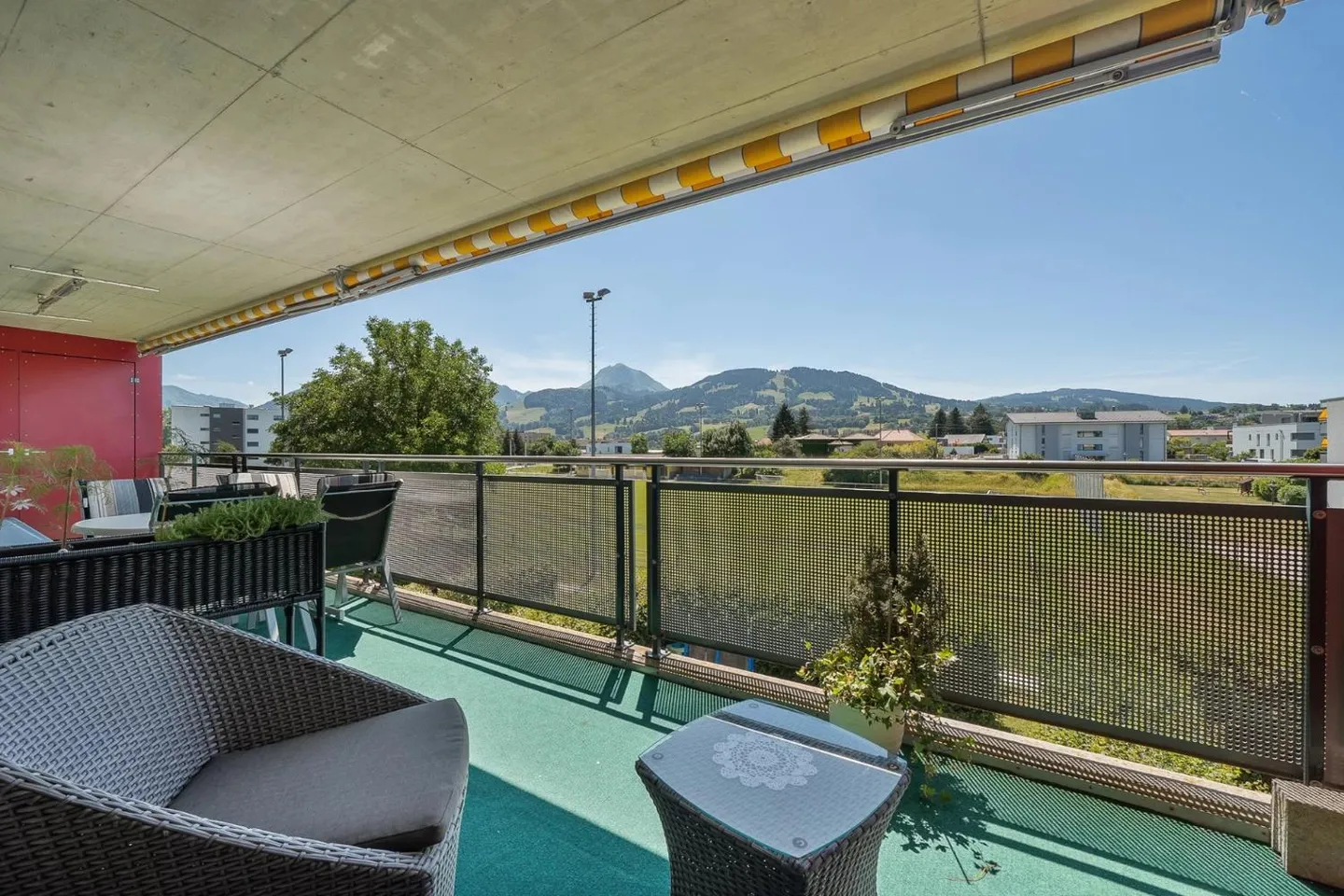 Bellissimo appartamento attico di 4,5 locali luminosi e vicino a tutti i servizi - Foto 2 di 11