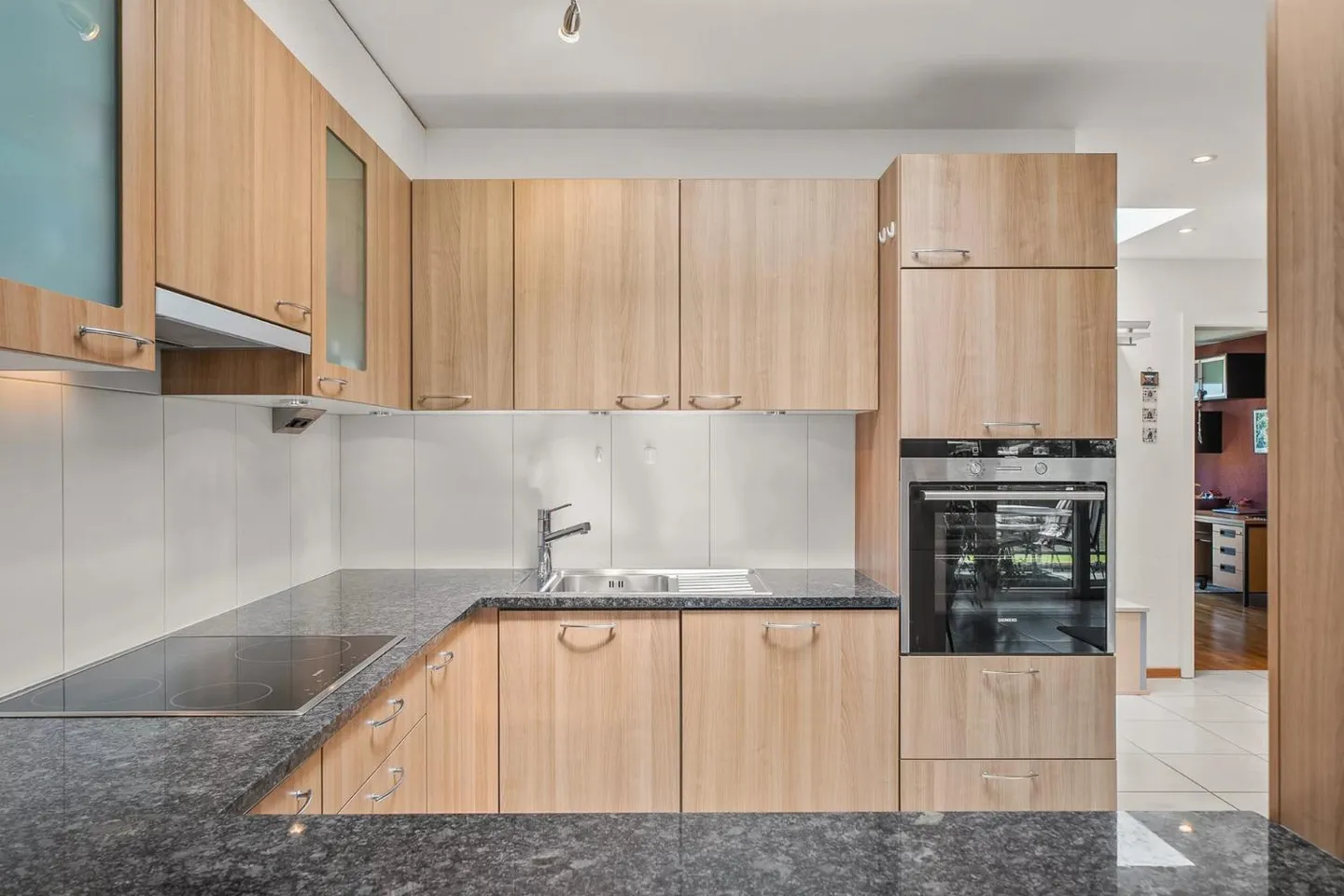 Bellissimo appartamento attico di 4,5 locali luminosi e vicino a tutti i servizi - Foto 6 di 11