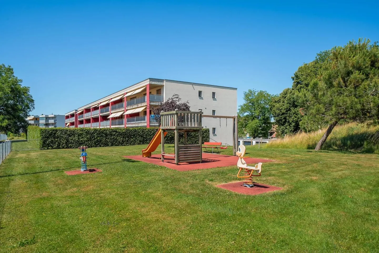 Bellissimo appartamento attico di 4,5 locali luminosi e vicino a tutti i servizi - Foto 11 di 11