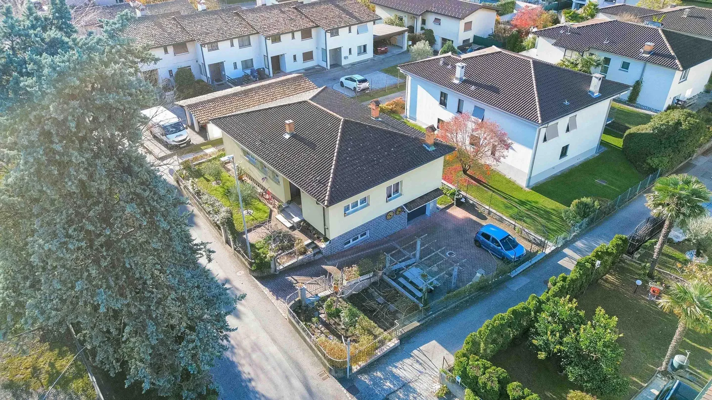 «Casa con giardino a Sementina in una zona residenziale verdeggiante» - Foto 1 di 5