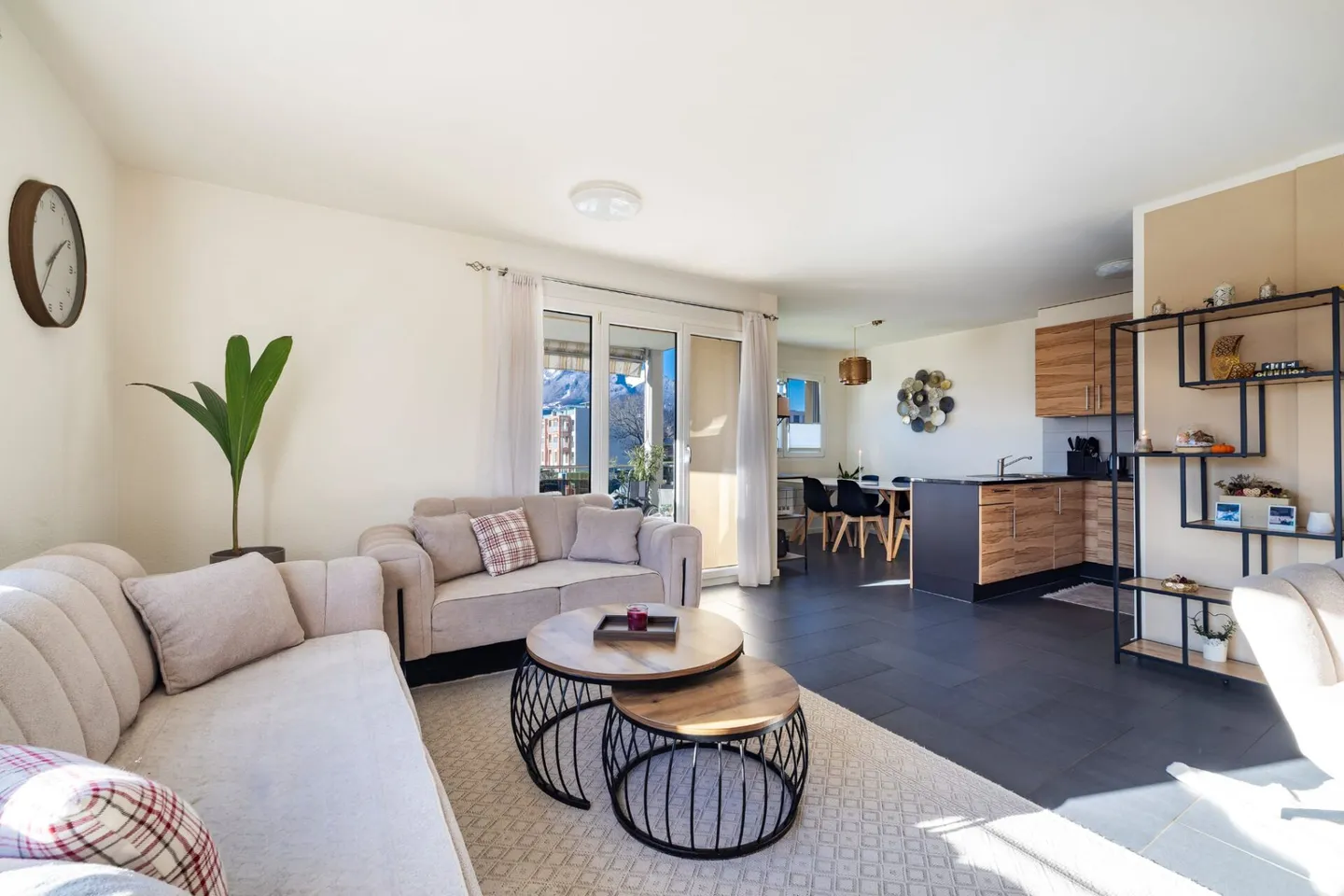 3,5-Zimmer-Wohnung im 1. Stock in Aigle - Foto 2 von 12