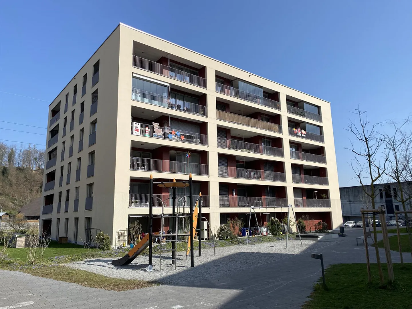 Atmospheric corner apartment with large balcony directly at Ebikon train station - Photo 1 of 12