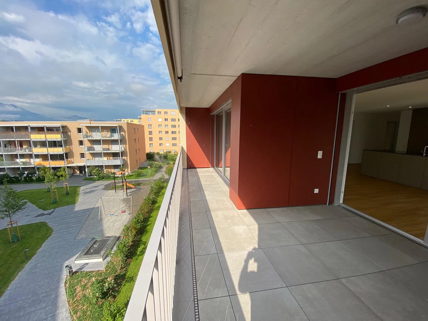 Atmospheric corner apartment with large balcony directly at Ebikon train station - Photo 2 of 12