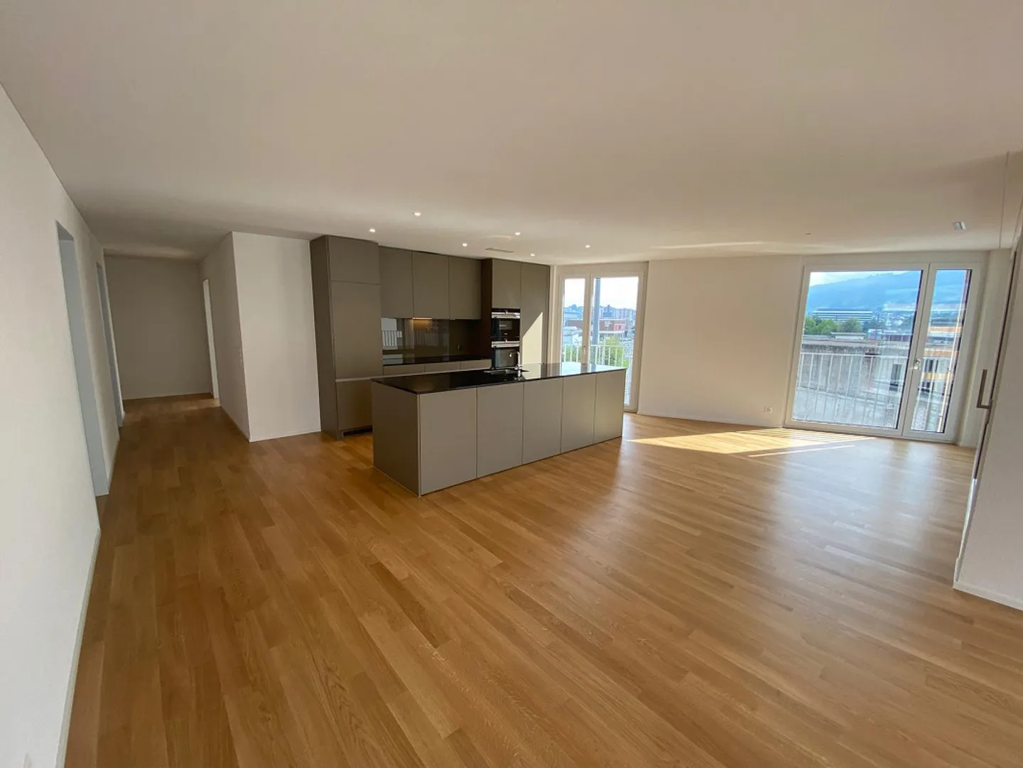 Atmospheric corner apartment with large balcony directly at Ebikon train station - Photo 3 of 12