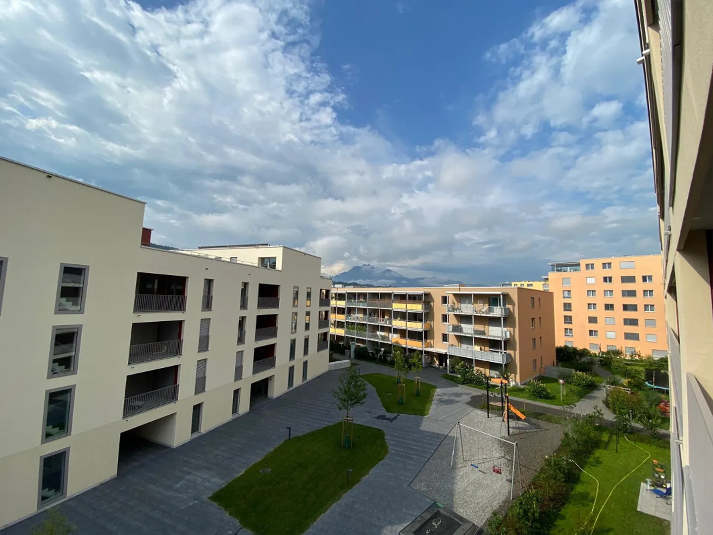 Atmospheric corner apartment with large balcony directly at Ebikon train station - Photo 10 of 12