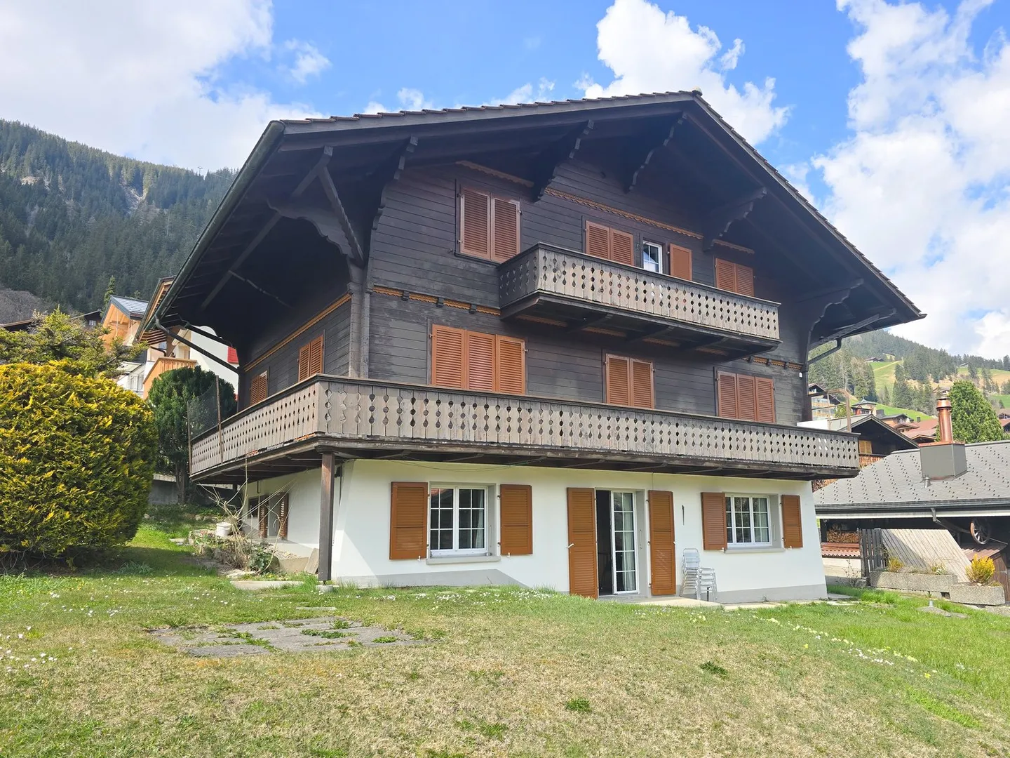 Charming 9.5-room chalet in Adelboden with stunning views - Photo 1 of 43