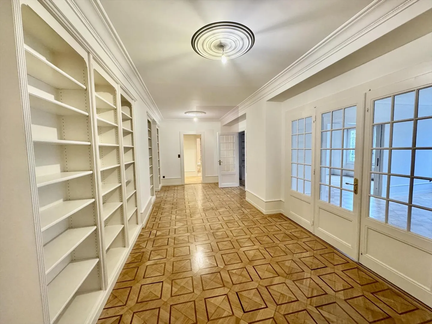 Beautiful Apartment near Bertrand Park - Photo 1 of 13