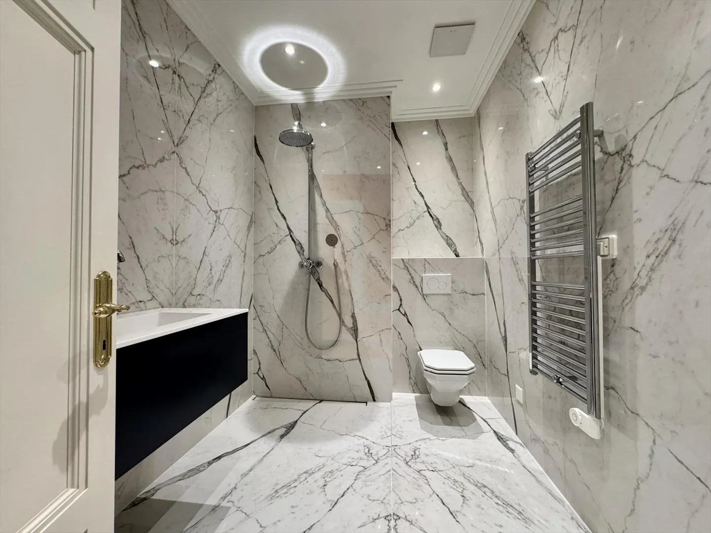 Beautiful Apartment near Bertrand Park - Photo 10 of 13