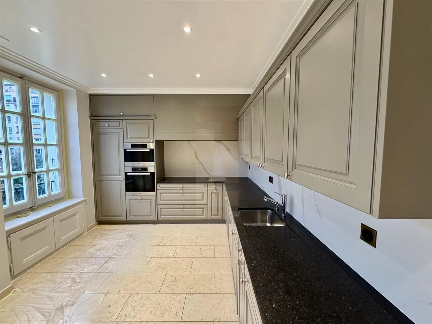 Beautiful Apartment near Bertrand Park - Photo 2 of 13