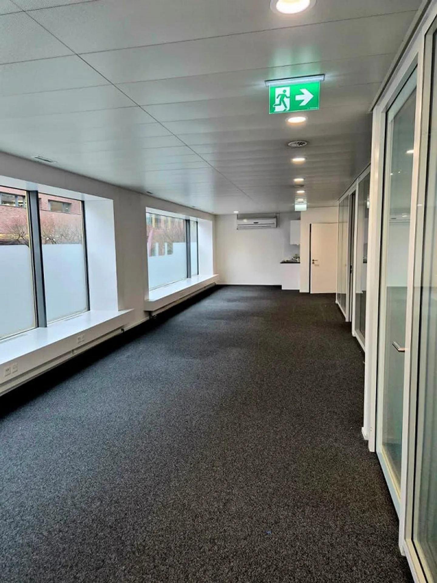 Au cœur de Kloten ! Espace de bureau aménagé de 112 m2 - Photo 1 sur 7