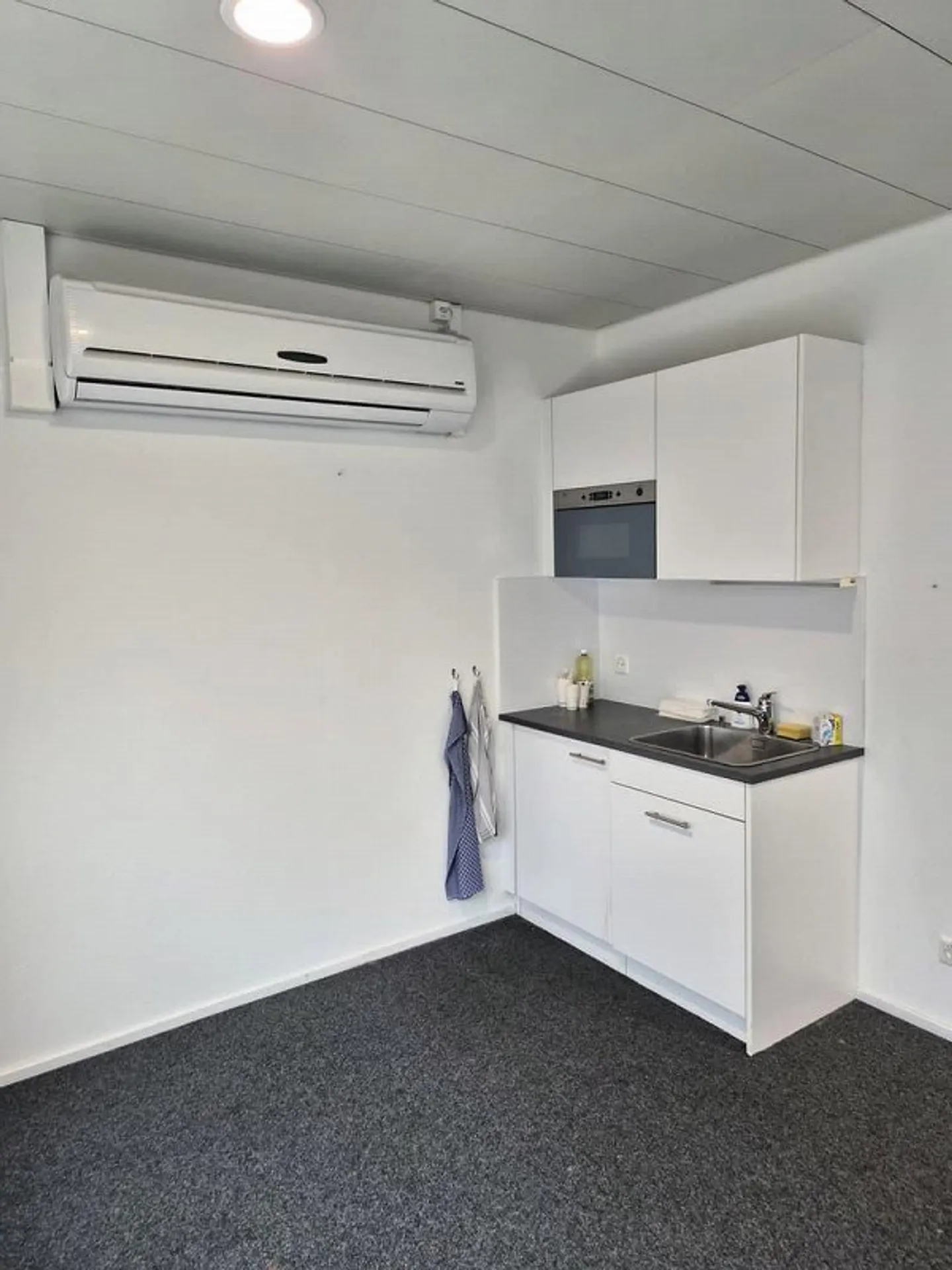 Au cœur de Kloten ! Espace de bureau aménagé de 112 m2 - Photo 3 sur 7