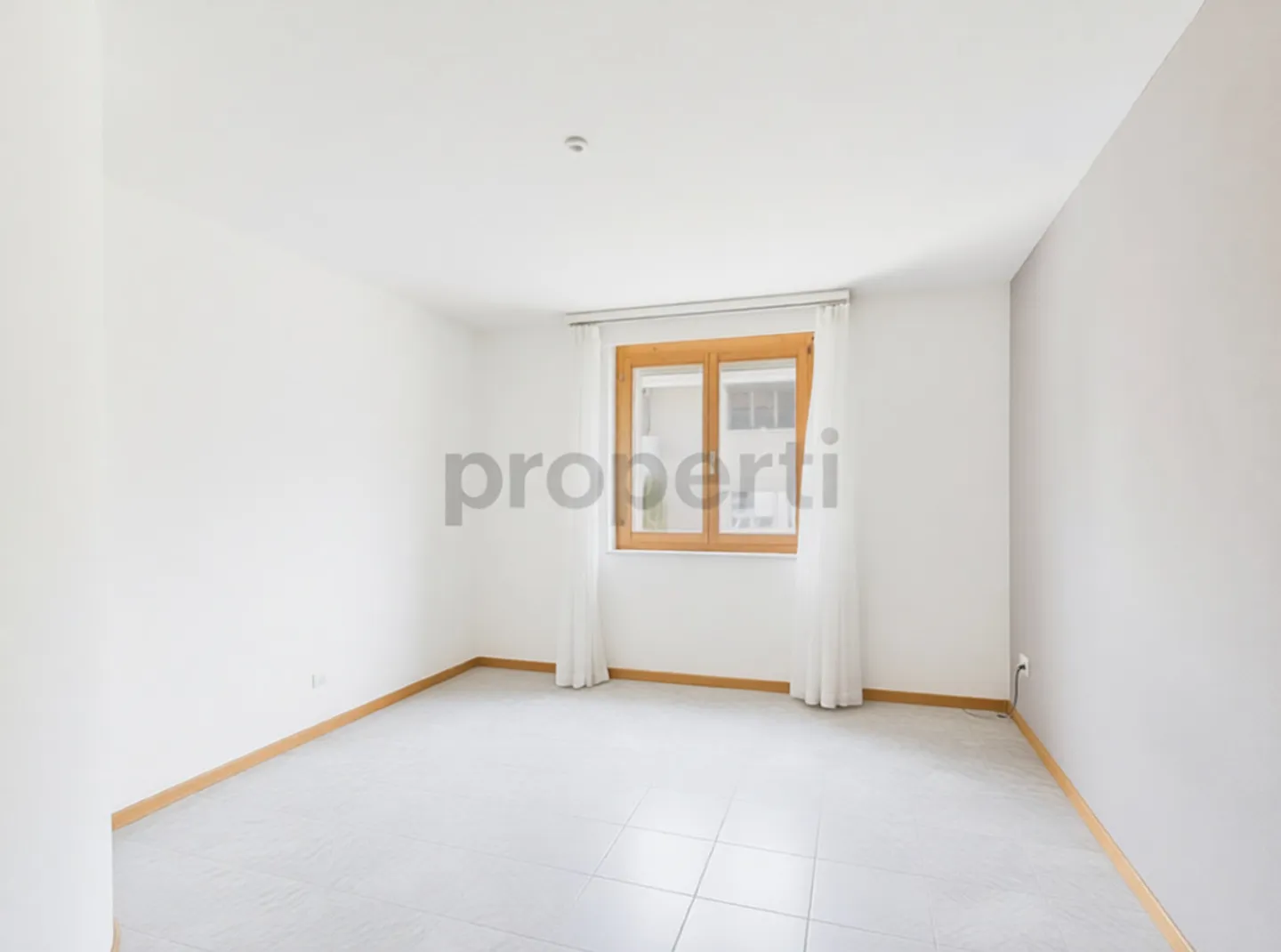 Appartamento elegante di 4,5 stanze recentemente ristrutturato con parcheggio privato, Bubendorf - Foto 6 di 12