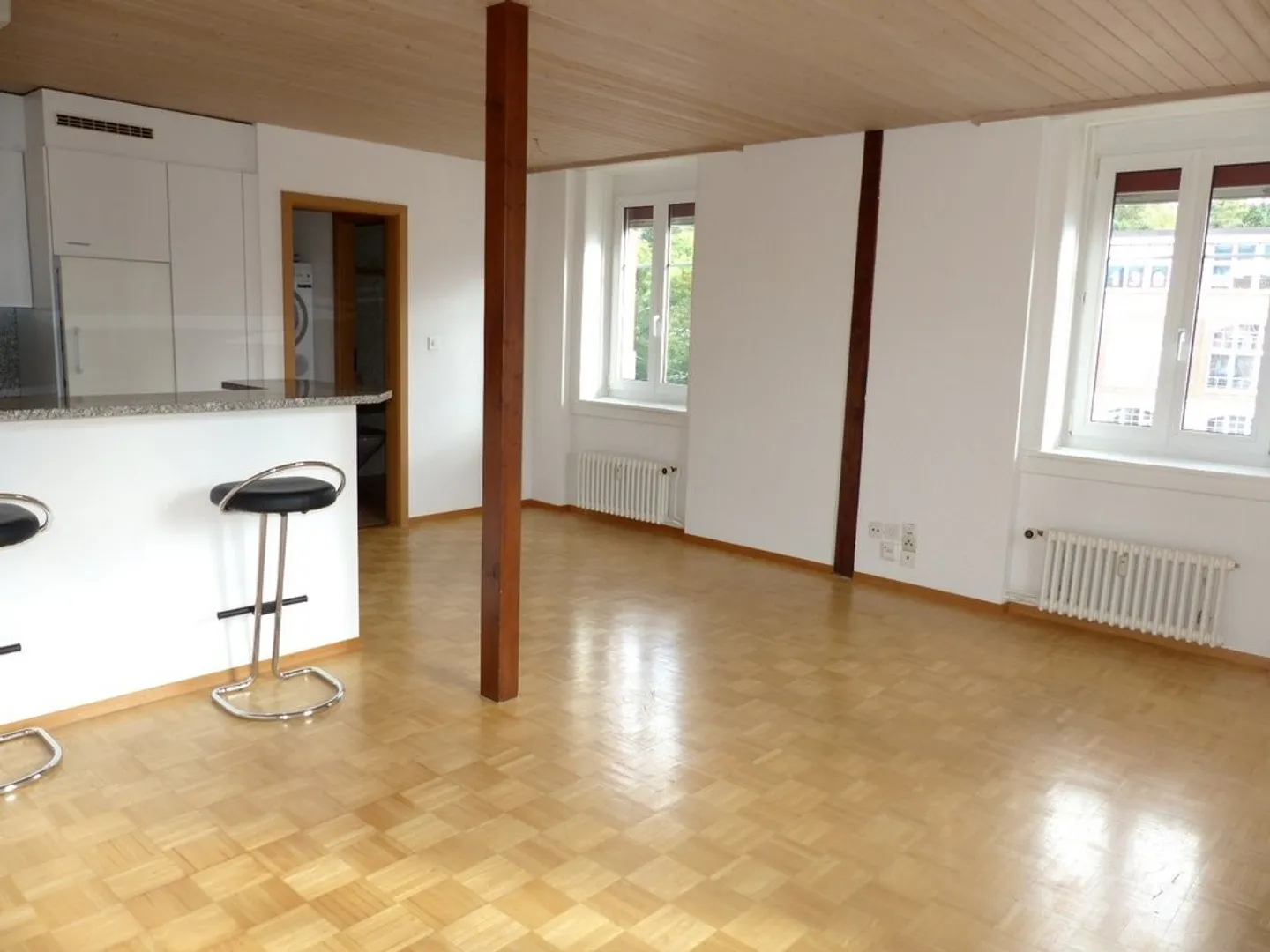 attraktive 3.5 Zimmer-Maisonettewohnung unmittelbar bei ÖV und Einkauf - Foto 2 von 10