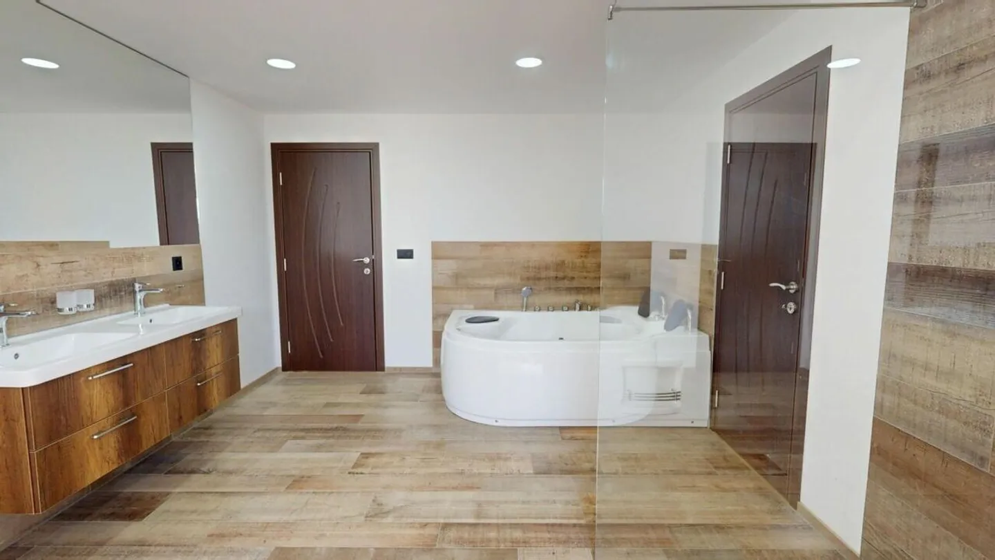 Investissement durable - Immeuble multifamilial entièrement loué dans un état modernisé - Photo 3 sur 16