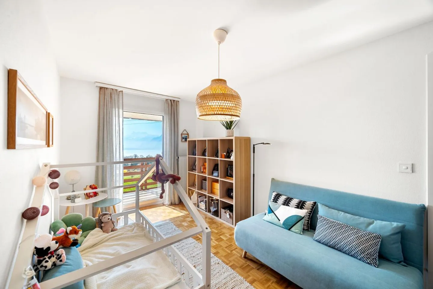 Charming Villa with Lake View - Photo 8 of 10