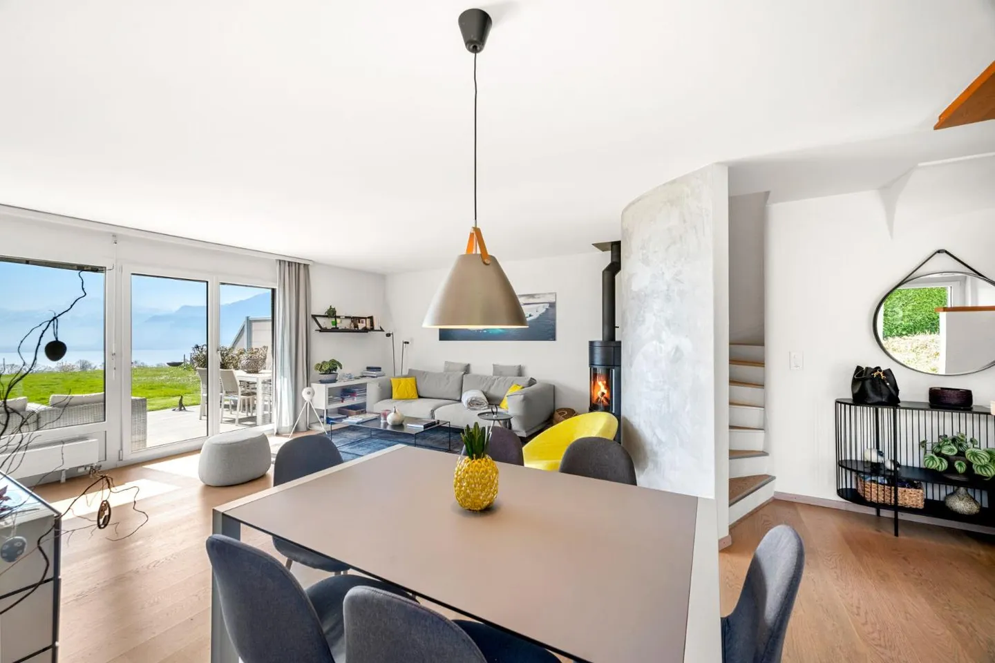 Charming Villa with Lake View - Photo 9 of 10