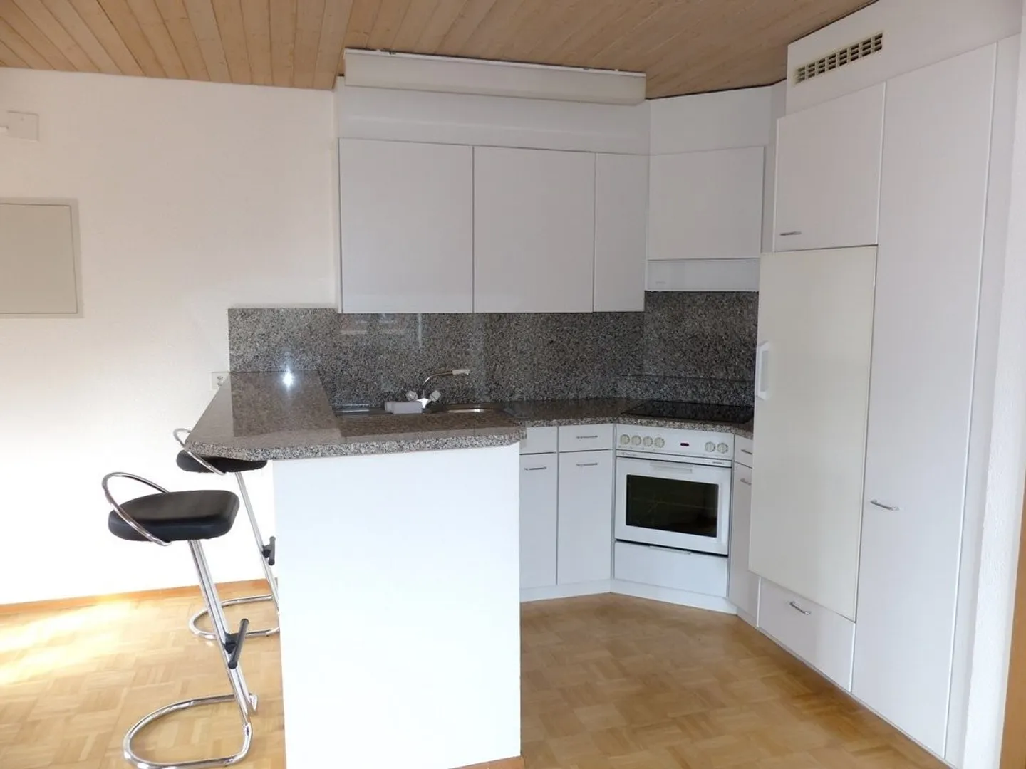 attraktive 3.5 Zimmer-Maisonettewohnung unmittelbar bei ÖV und Einkauf - Foto 3 von 10