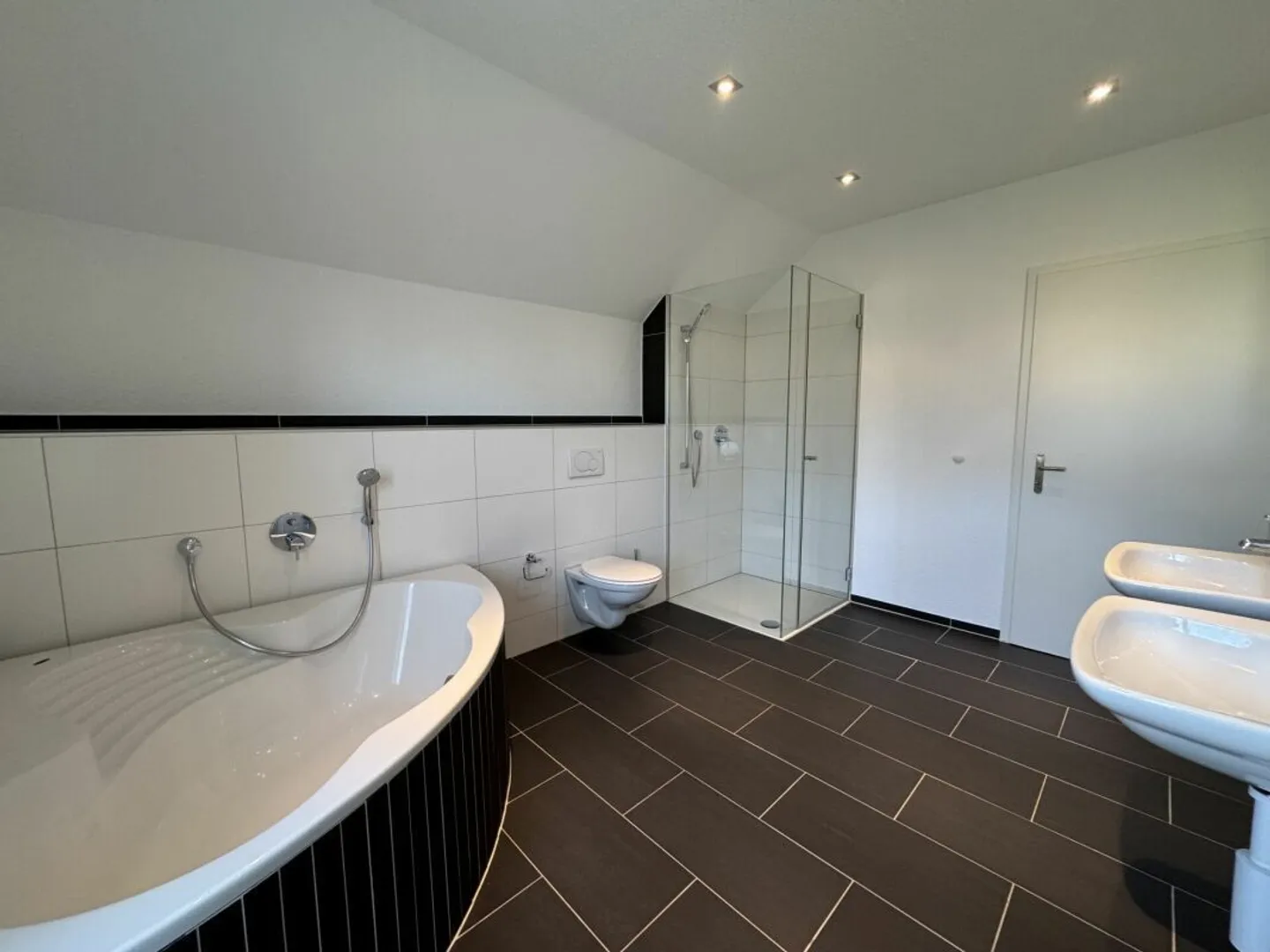 Investissement durable - Immeuble multifamilial entièrement loué dans un état modernisé - Photo 12 sur 16