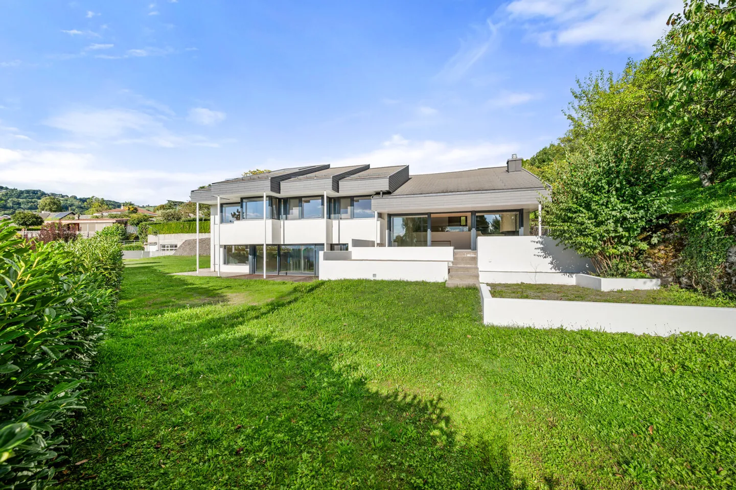 Moderne Villa mit Seeblick - Foto 2 von 13