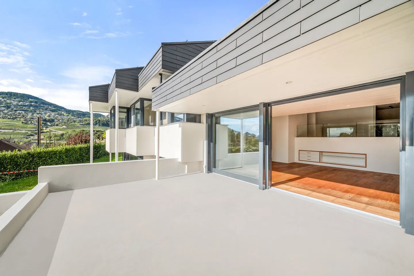 Moderne Villa mit Seeblick - Foto 9 von 13