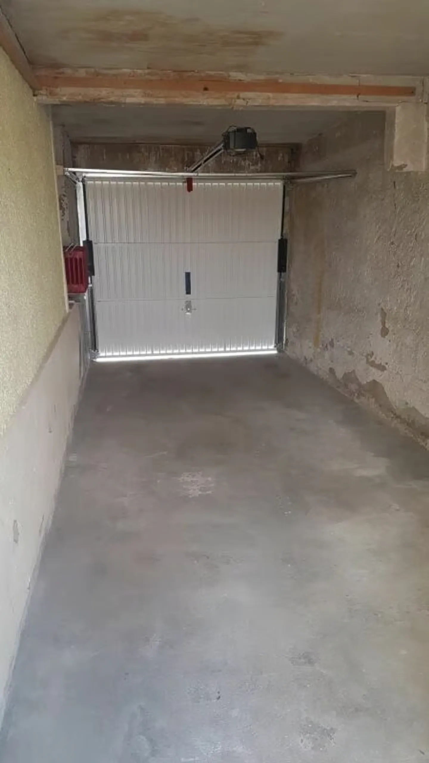 Box de garage dans un emplacement central à Binningen - Photo 3 sur 3