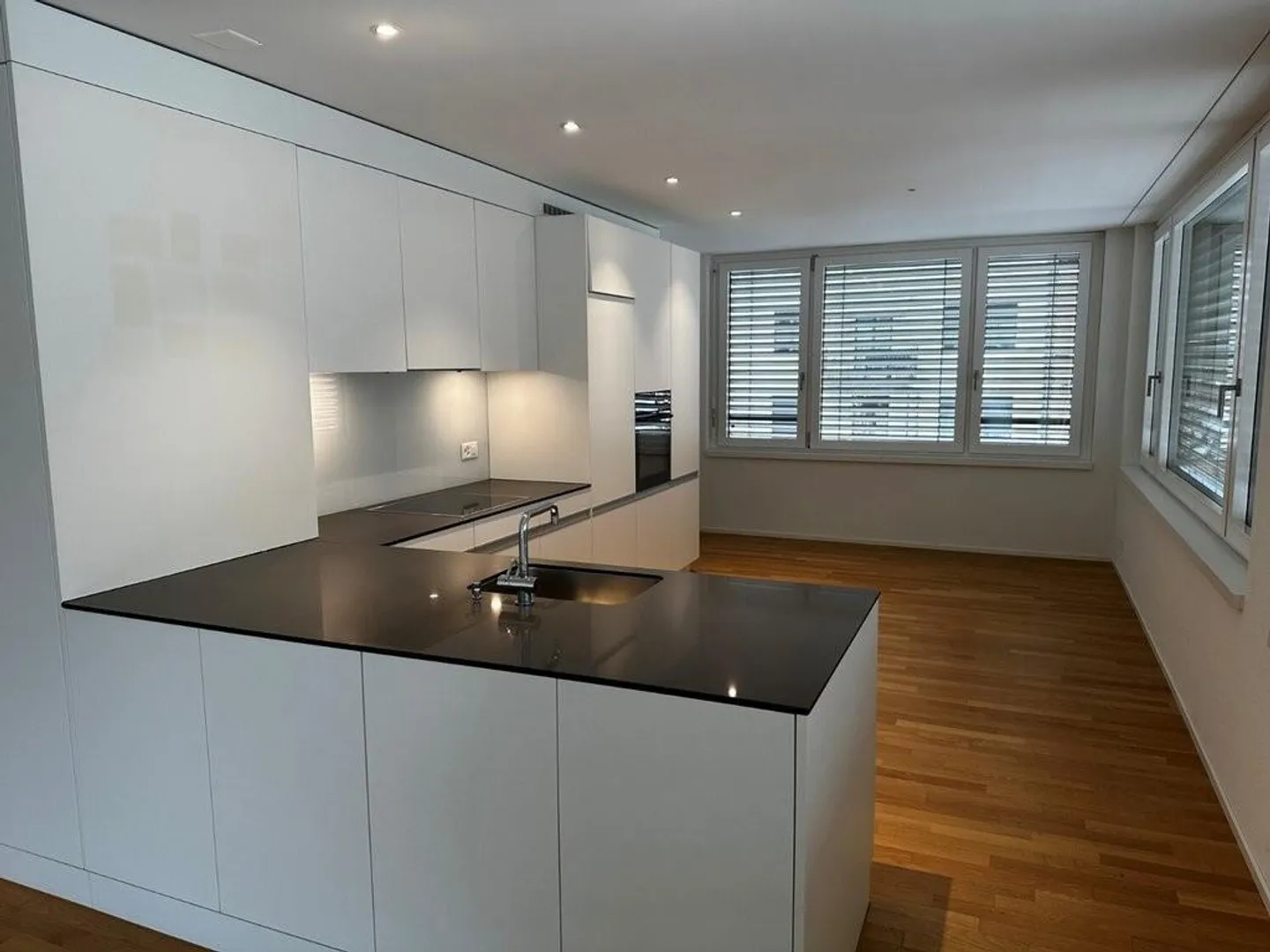 Moderne Wohnung im Herzen von Zürich-Altstetten - Foto 3 von 8