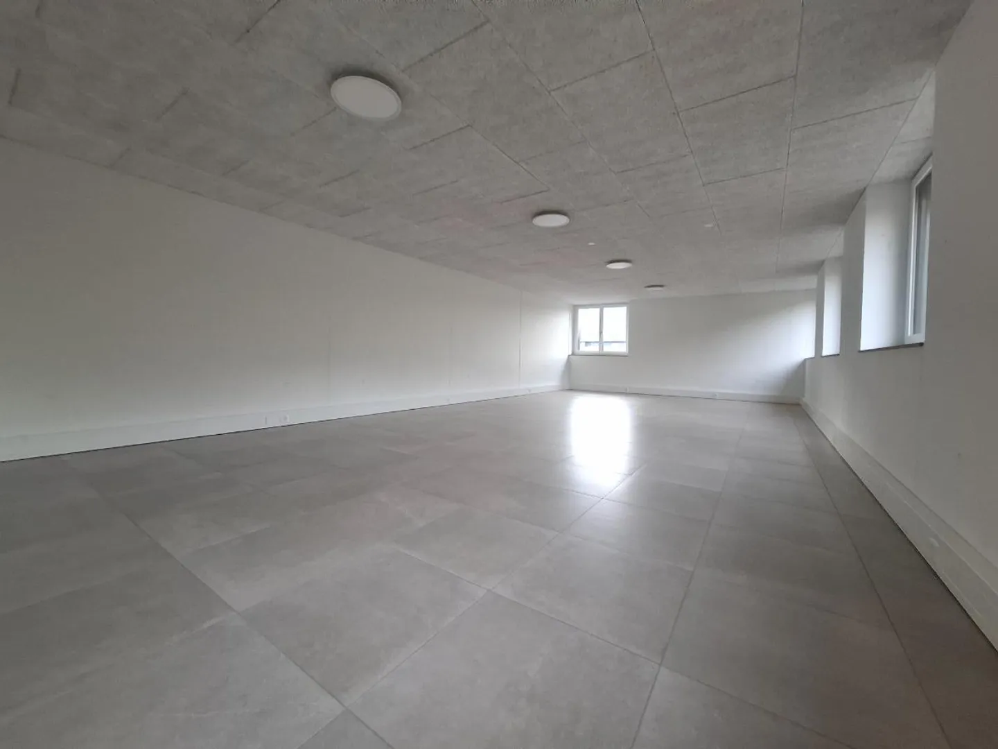 NEW OFFICE / NAIL STUDIO / PRACTICE / COMMERCIAL - Photo 2 of 6