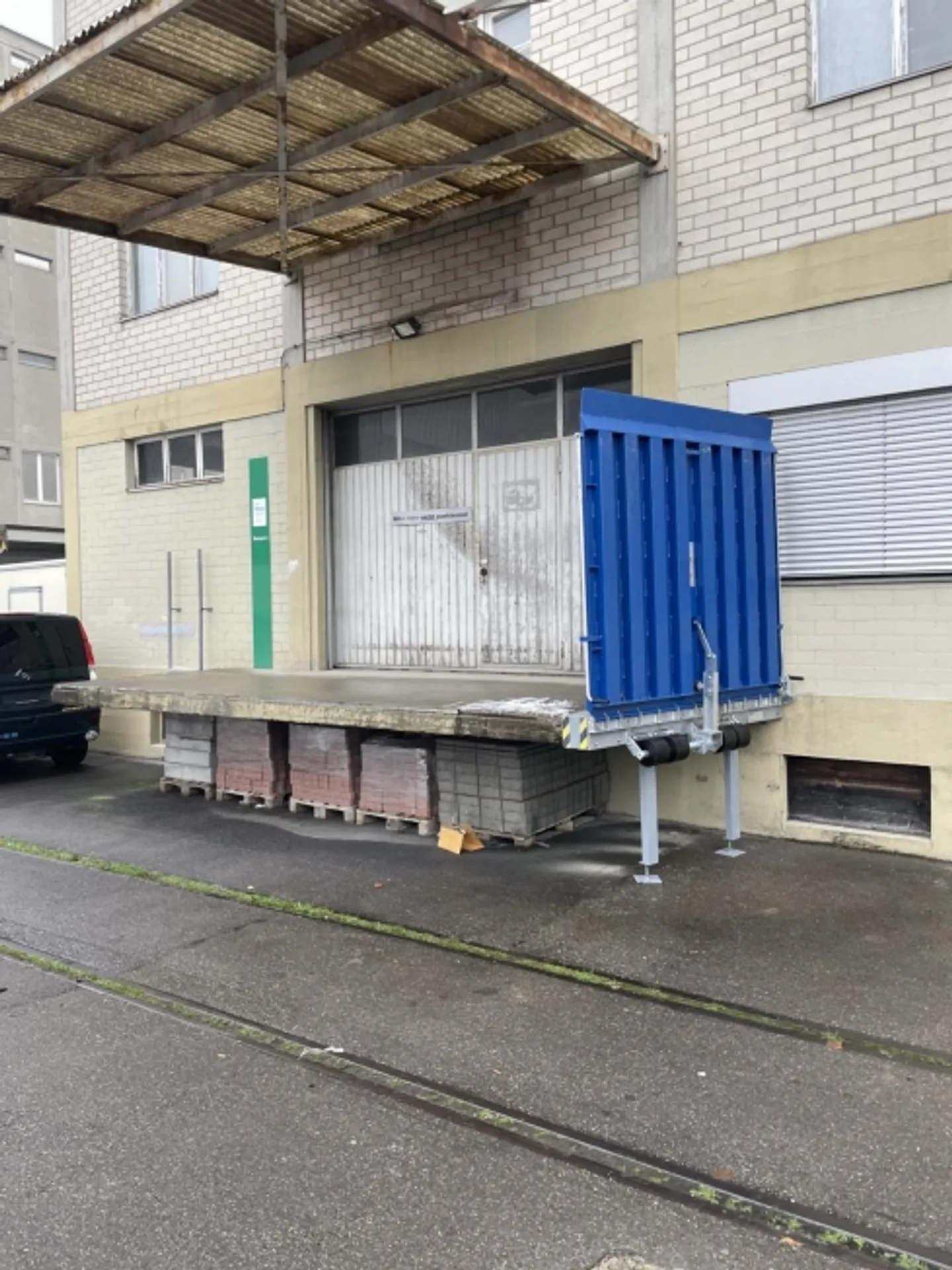 Warehouse space approx. 215m2 in Muttenz (Farnsburgerstrasse 8A) - Photo 4 of 5