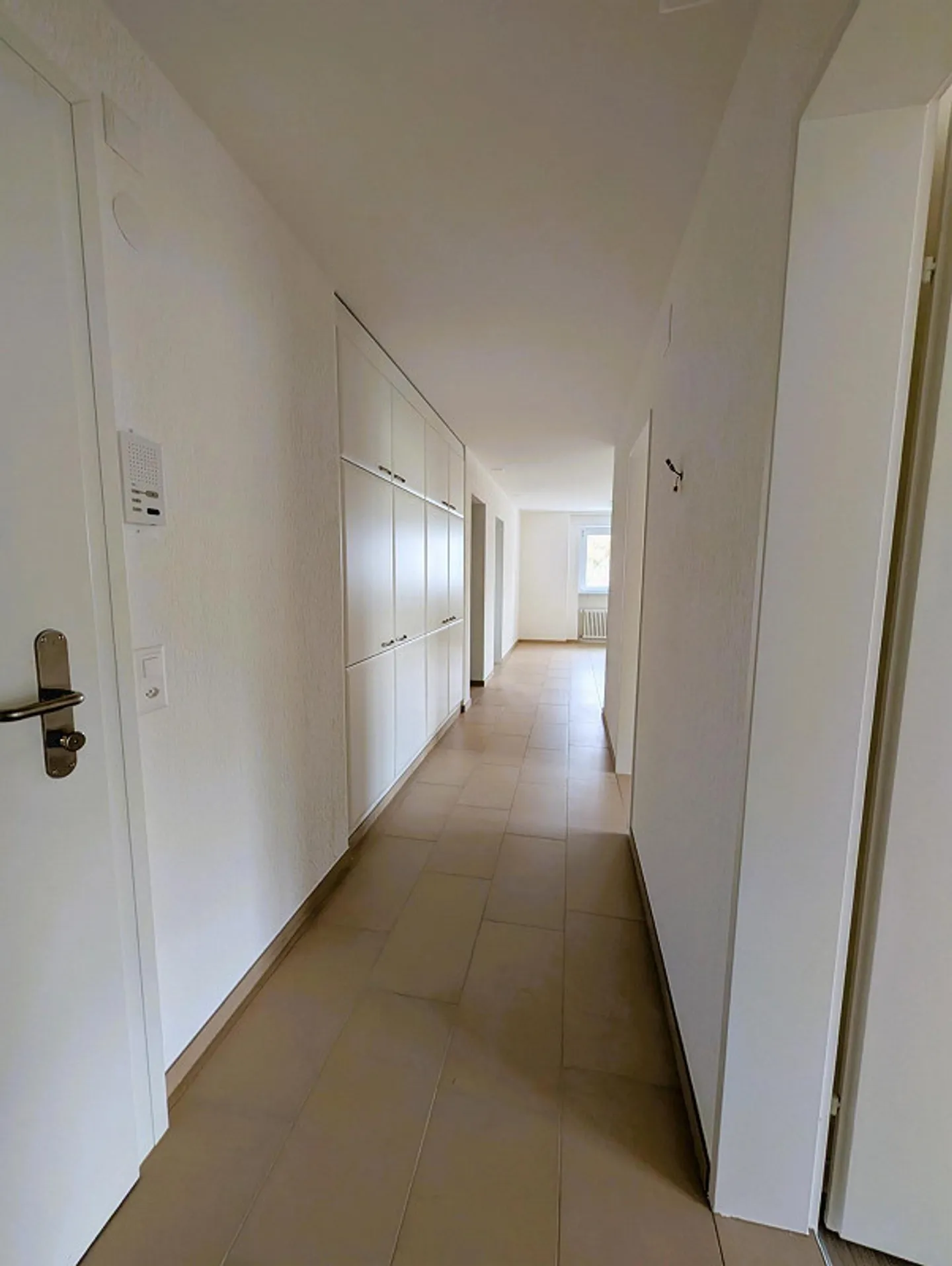 Appartement rénové de 3,5 pièces dans un beau quartier résidentiel - Photo 9 sur 17