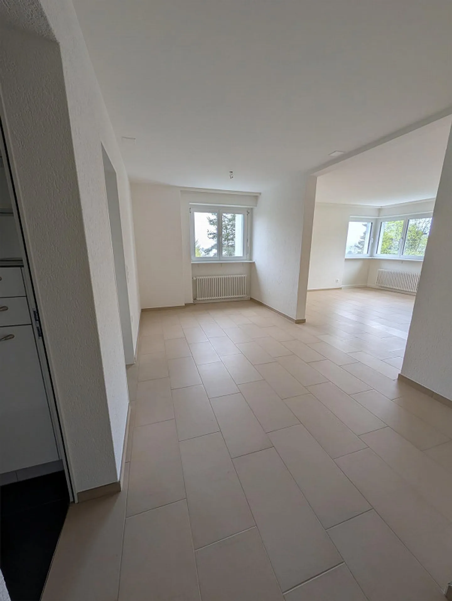 Appartement rénové de 3,5 pièces dans un beau quartier résidentiel - Photo 11 sur 17
