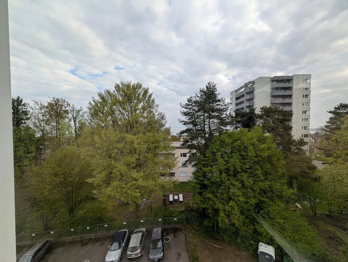 Appartement rénové de 3,5 pièces dans un beau quartier résidentiel - Photo 13 sur 17