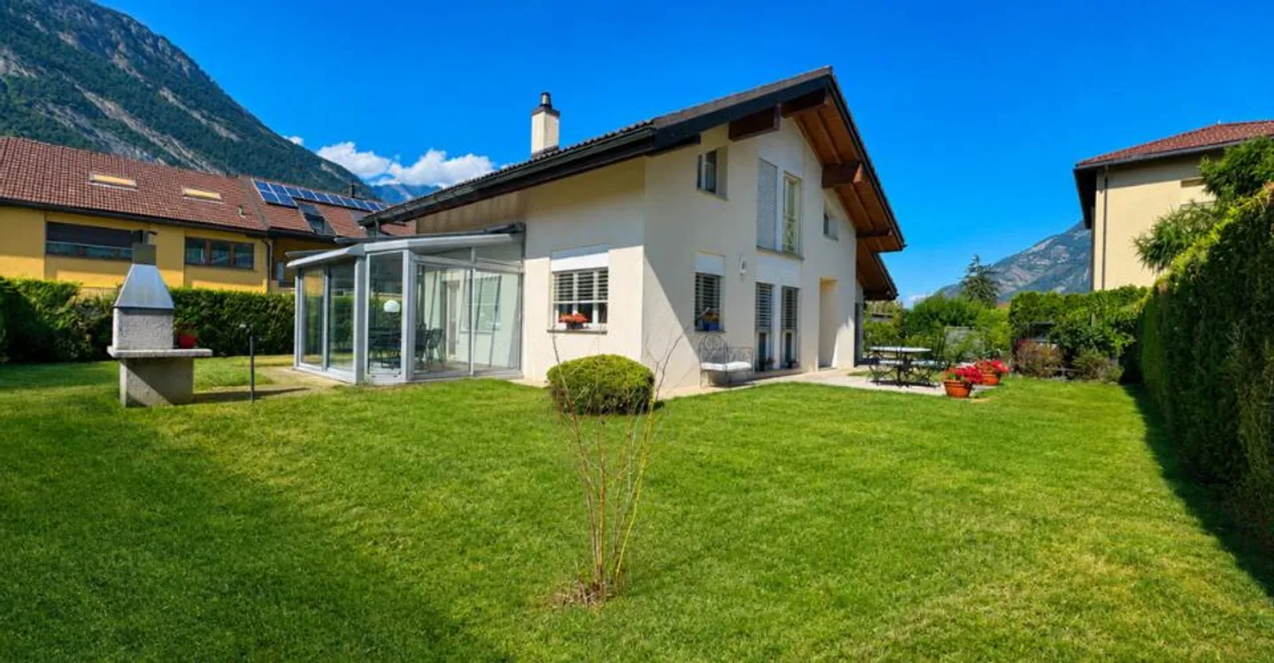 5.5-ROOM INDIVIDUAL VILLA WITH GARDEN AND VERANDA IN SAXON - Photo 2 of 11