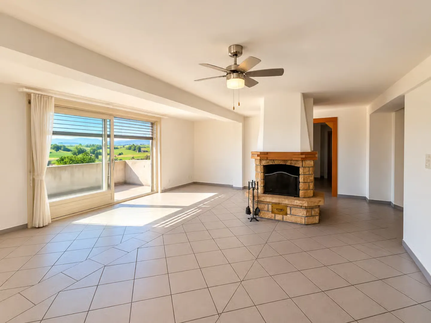 Appartement spacieux avec balcon - Photo 1 sur 6