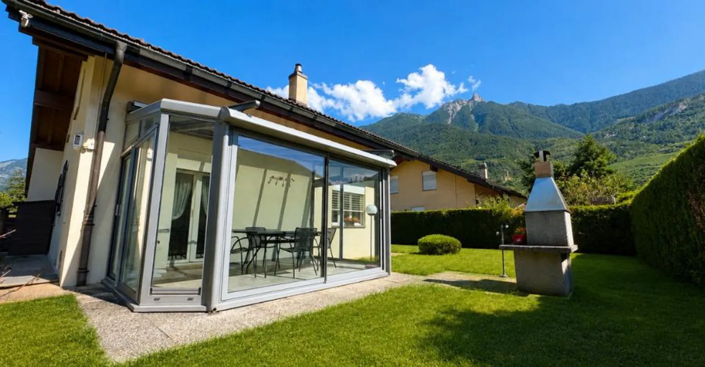 5.5-ROOM INDIVIDUAL VILLA WITH GARDEN AND VERANDA IN SAXON - Photo 4 of 11