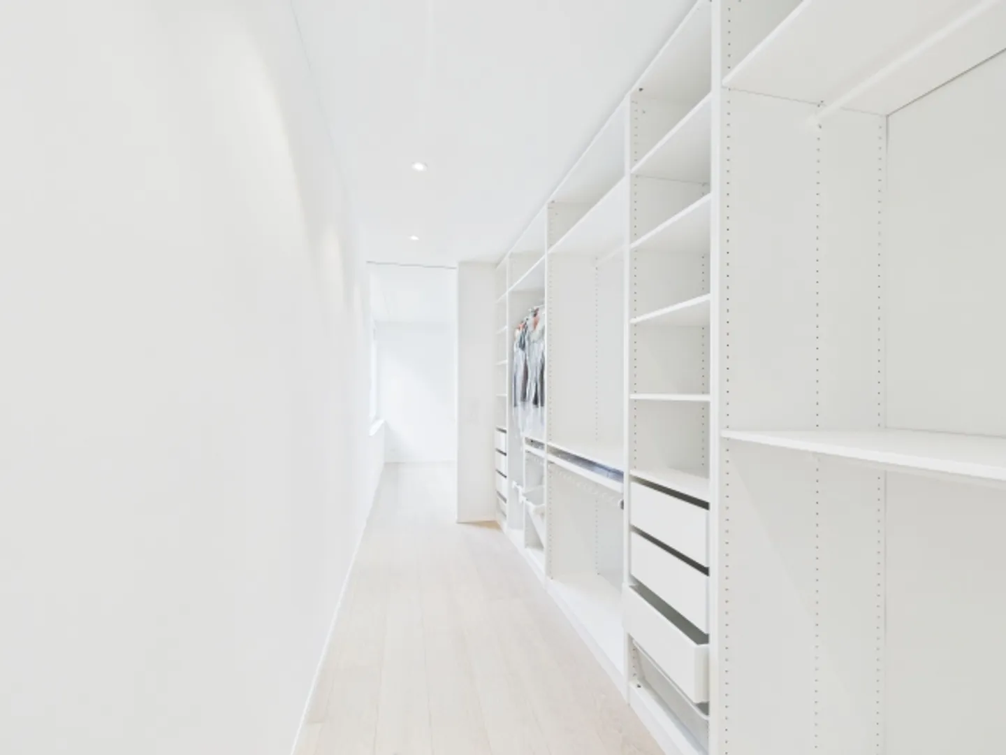 Modern home with elevator, plenty of light and wonderful mountain views - Photo 4 of 12