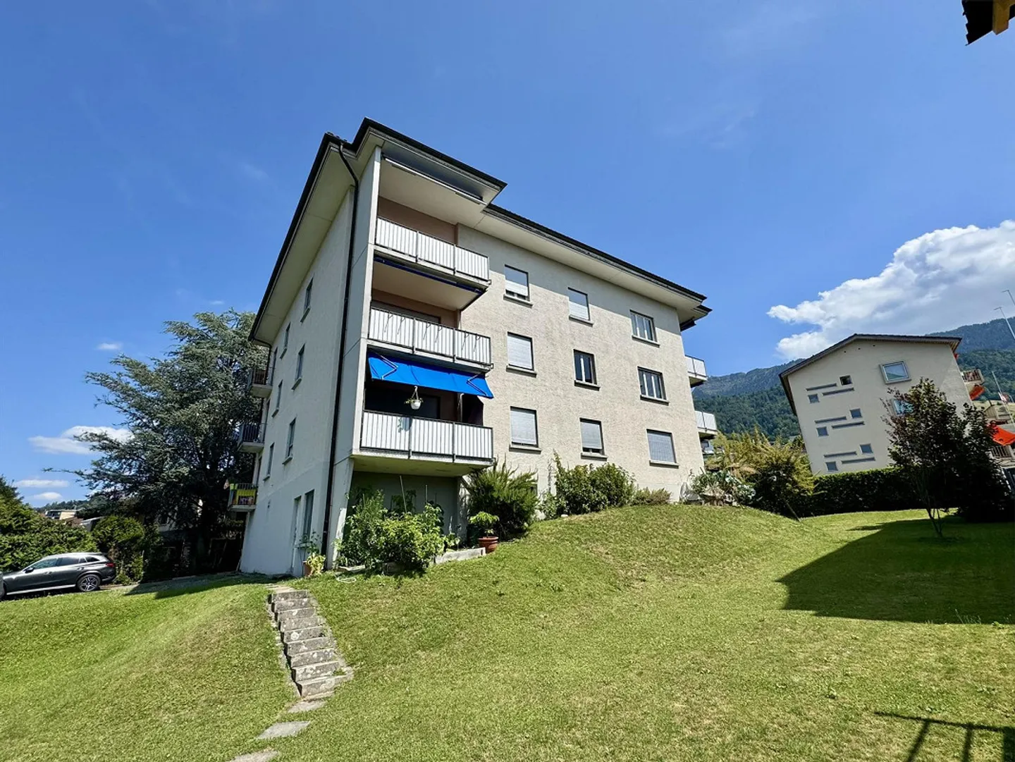 Freshly renovated 4.5-room apartment - directly on Lake Lucerne - Photo 1 of 10