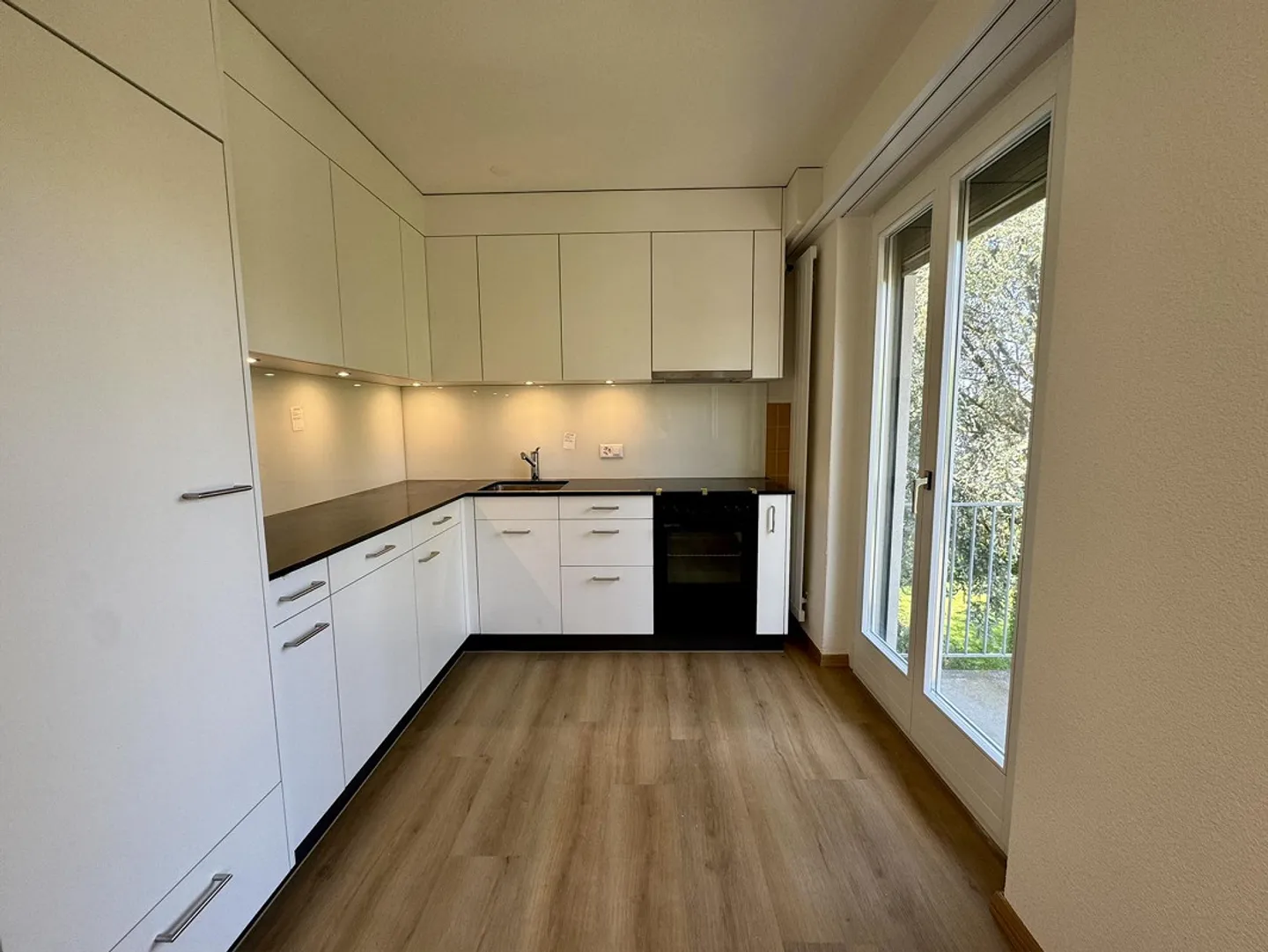 Freshly renovated 4.5-room apartment - directly on Lake Lucerne - Photo 2 of 10