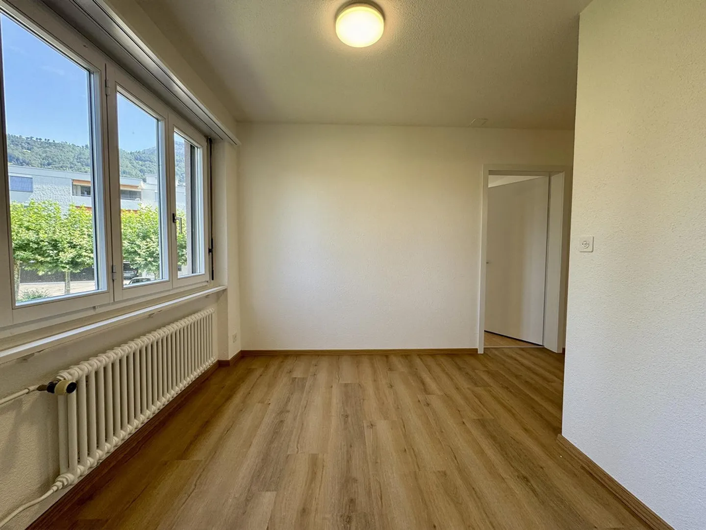 Freshly renovated 4.5-room apartment - directly on Lake Lucerne - Photo 4 of 10